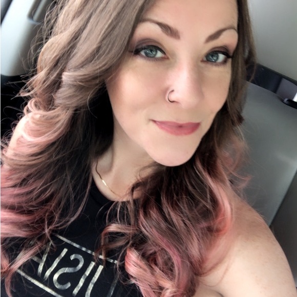 Meet your Posher, Stacy - Picture 3 of 6